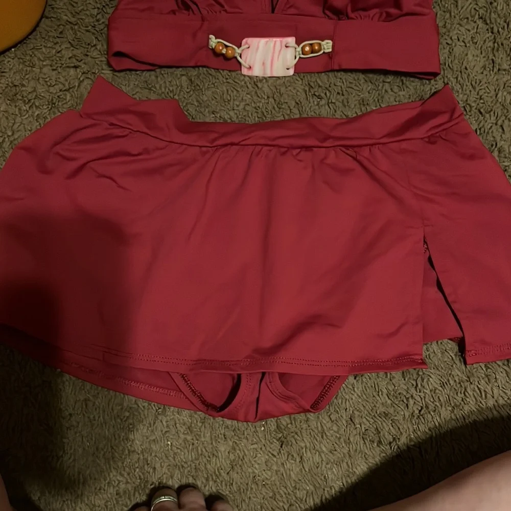 Maroon bikini - Picture 2 of 8